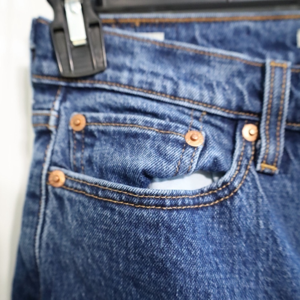 Levi’s Wedgie Straight Fit Women’s Jeans in Below the Belt Medium Wash Size 27 - Picture 4 of 10